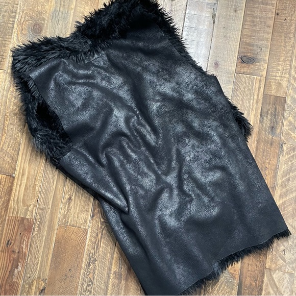 Mo-Ka Linz Faux Shearling Vest Black Women’s Size Medium - Picture 4 of 8